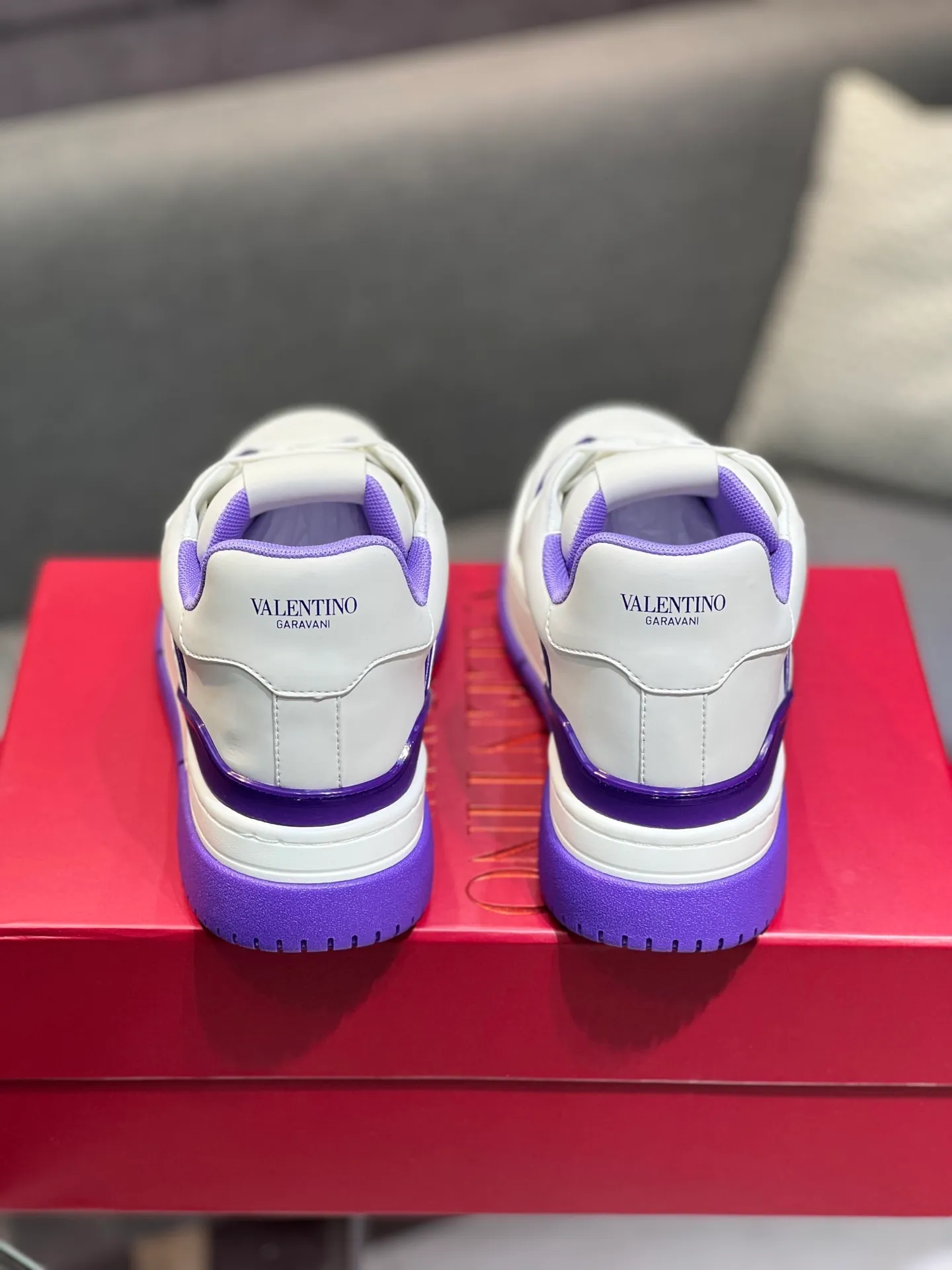 Men's Men's Shoes 💰660 Valentino 2023 early autumn new star shoes are now online! Wang Hedi and Ren Jialun have been worn by many celebrities. Who can refuse the same couple shoes as Wang Hedi! The design of Stars Stab My Heart is cool and spicy. The material of the shoes is cowhide, and every color is beautiful! Size 35-40, men’s size 39-44 (women’s 41, men’s 38, 45🉑️customized)